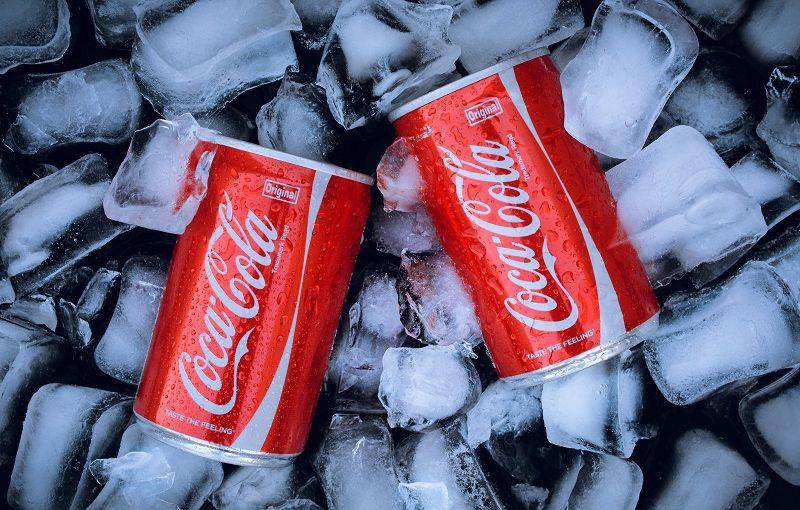 Coca Cola (unsplash.com/Mahbod Akhzami)