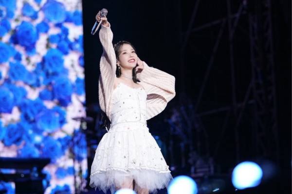 Potret Penyanyi IU (instagram.comdlwlrma)
