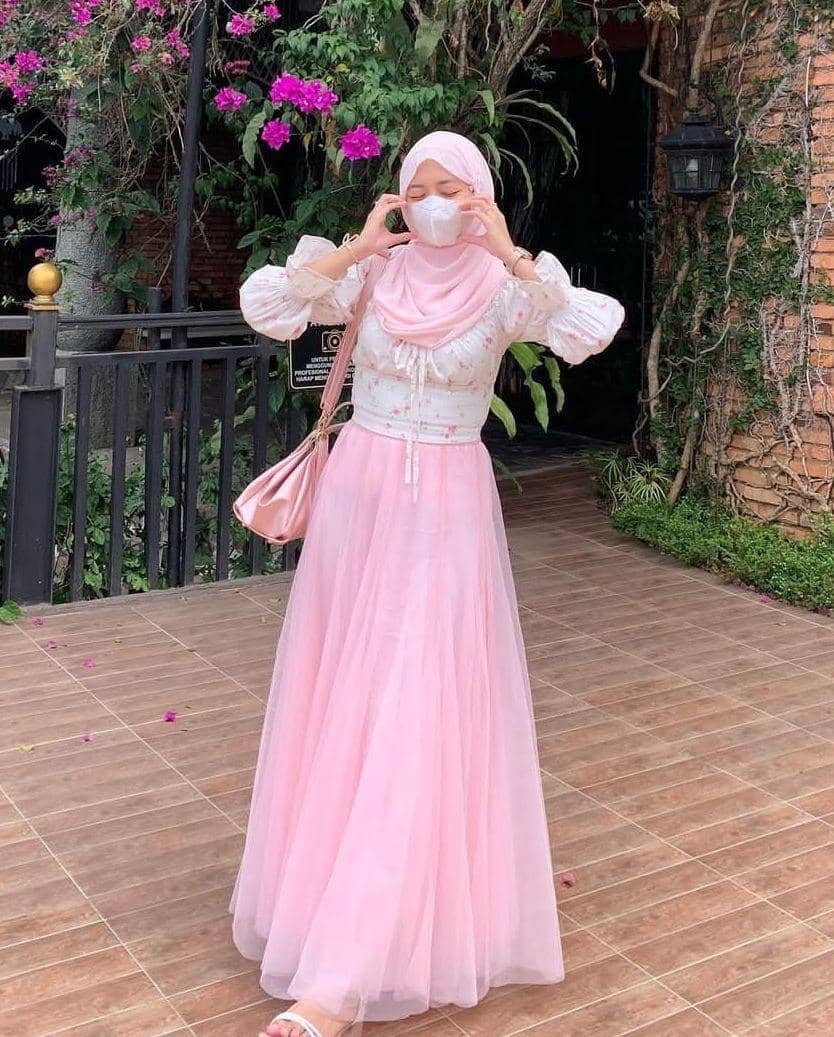 Style hijab anggun (instagram.com/lollipopbunnybun)