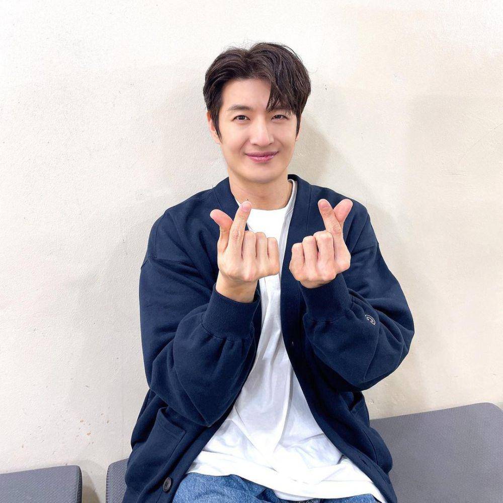 Hoyoung g.o.d (instagram.com/sonhoyoung_official)
