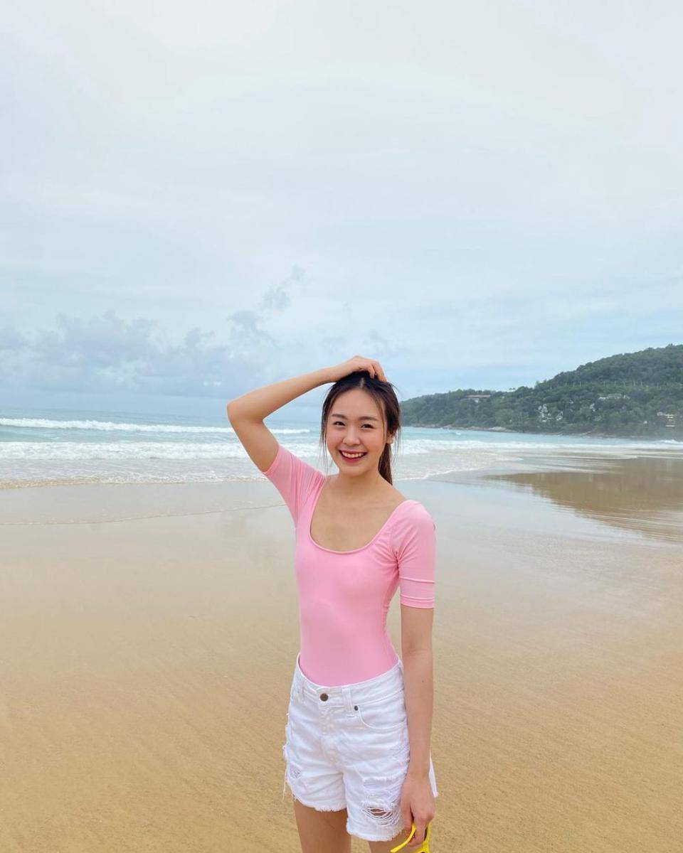 ide styling outfit pink ala June Wanwimol (instagram.com/junewanwimol19)