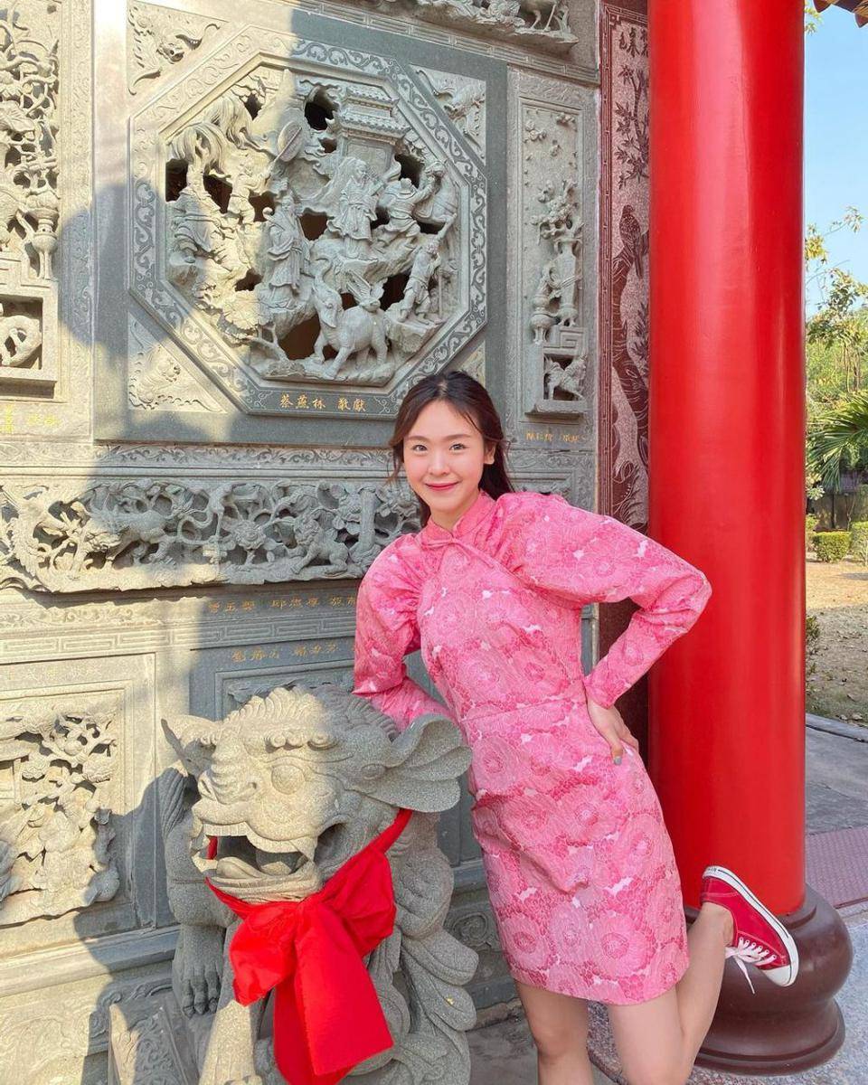 ide styling outfit pink ala June Wanwimol (instagram.com/junewanwimol19)