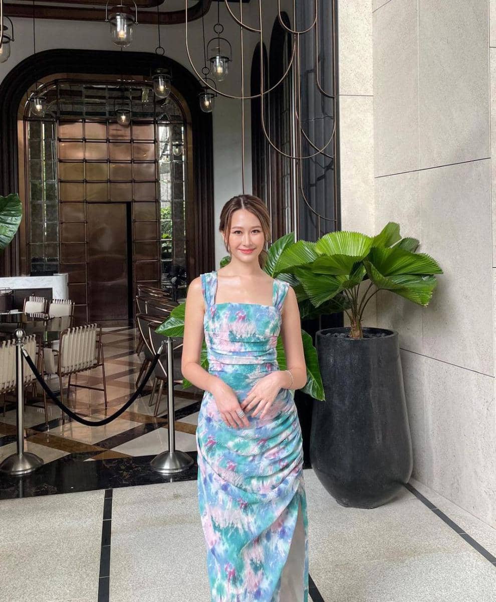 ide dress fit to body ala Neen Suwanamas (instagram.com/neenneeen)