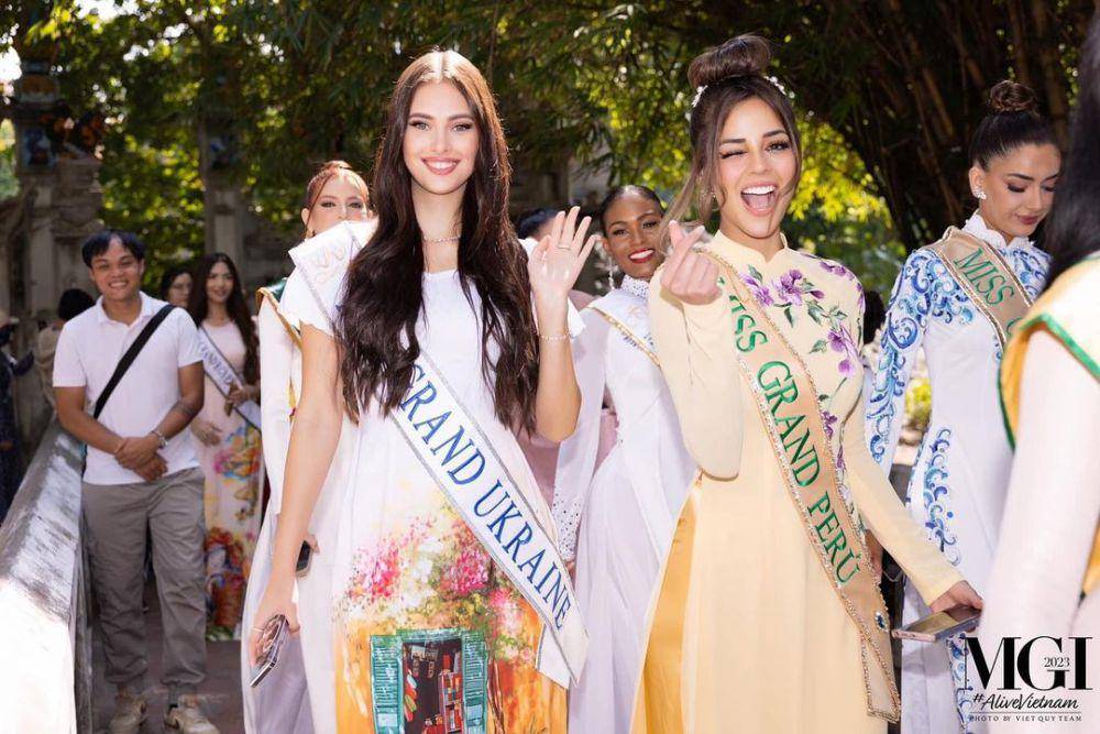 Potret Finalis Miss Grand International 2023 dalam Balutan Ao Dai (Instagram.com/missgrandinternational)