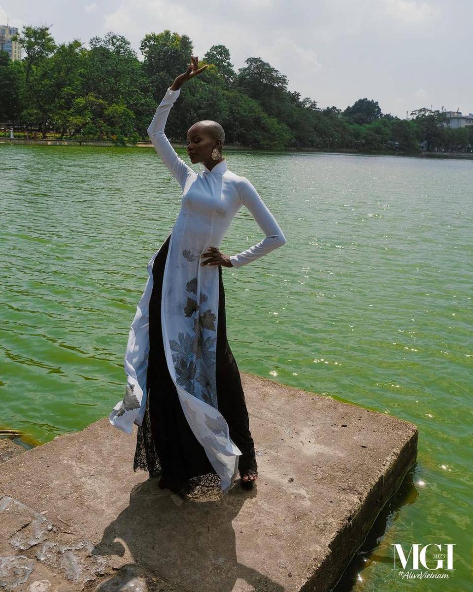 Potret Finalis Miss Grand International 2023 dalam Balutan Ao Dai (Instagram.com/missgrandinternational)