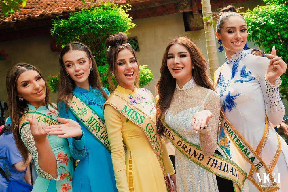 Potret Finalis Miss Grand International 2023 dalam Balutan Ao Dai (Instagram.com/missgrandinternational)