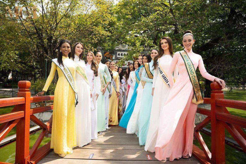Potret Finalis Miss Grand International 2023 dalam Balutan Ao Dai (Instagram.com/missgrandinternational)