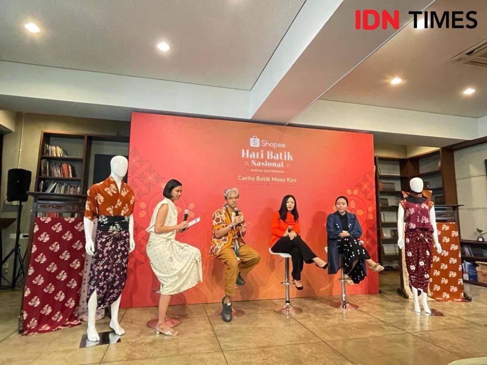 Dalam rangka Hari Batik Nasional, Shopee gelar media gathering di Salihara Arts Center, Jakarta Selatan. (5/10/23) (IDNTimes/Dina Fadillah Salma)
