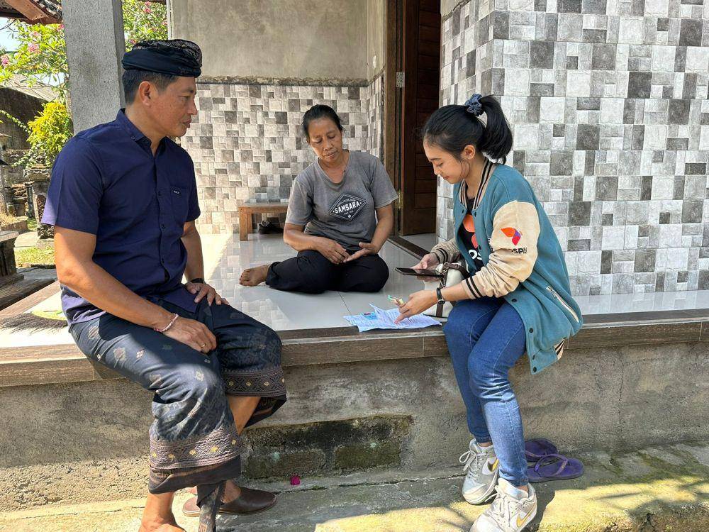 PT Pos Indonesia (Persero) melakukan penyaluran Bansos Sembako dan PKH di Denpasar, Bali, pada awal Oktober 2023. (Dok. PT Pos Indonesia)