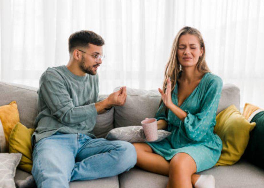 ilustrasi teman yang sedang marah (istockphoto.com/Eleganza)