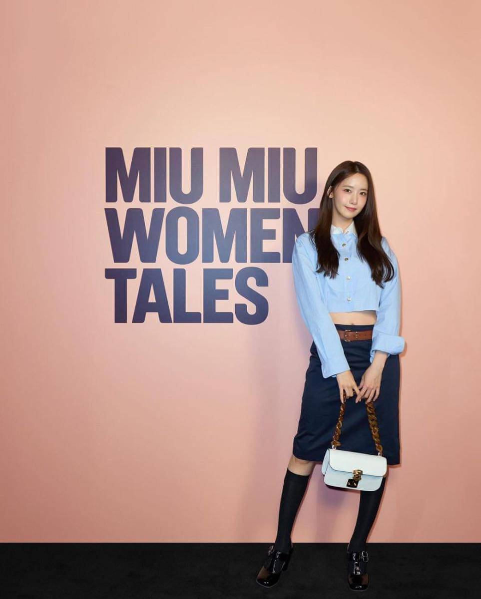 ide styling kemeja biru ala Yoona SNSD (instagram.com/yoona__lim)