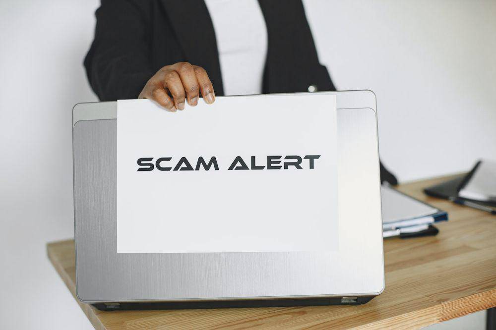 peringatan scam (pexels.com/Gustavo Fring)