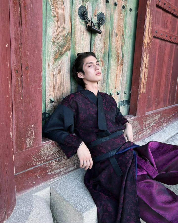 Bright Vachirawit di Korea Selatan (Instagram.com/bbrightvc)