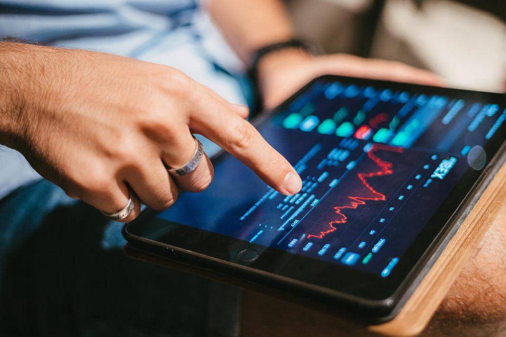 ilustrasi investasi saham (freepik.com/wirestock)