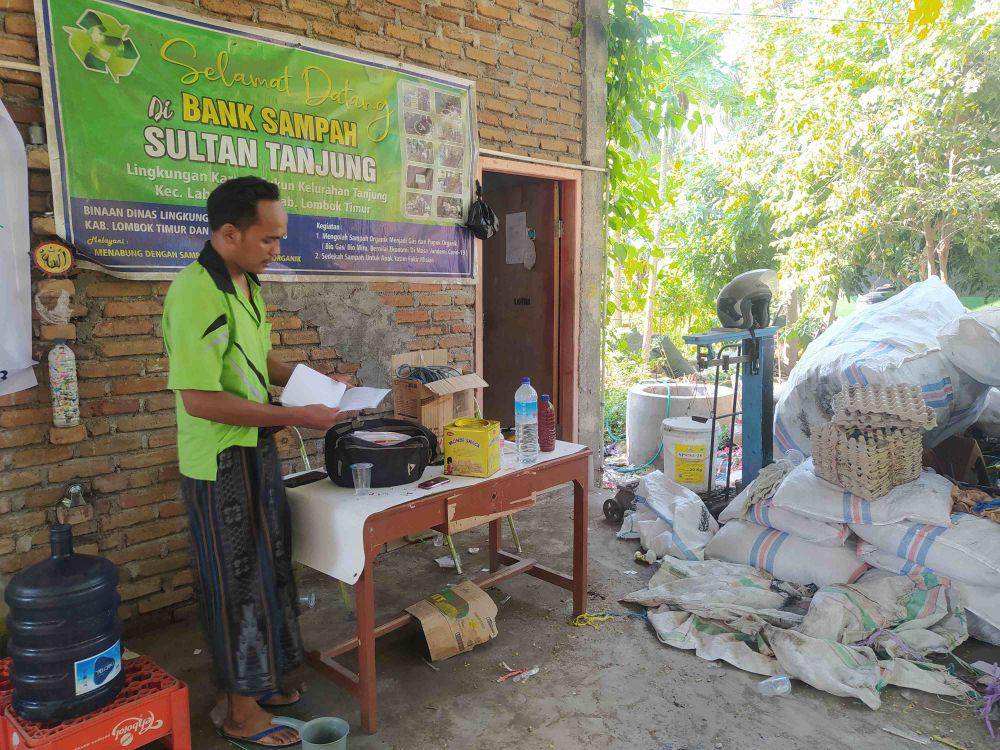 Pengelola bank sampah Tanjung Sultan, Mawan Syahalam (dok. Ruhaili)