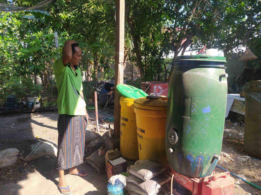 Proses pembuatan pupuk cair dan kompos berbahan sampah (dok. Ruhaili)