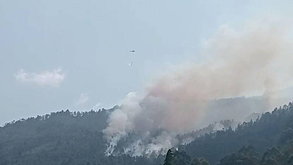 Heli water bombing hari ke- 7 mulai dikerahkan untuk padamkan api di petak 51/ IDN Times/ Riyanto