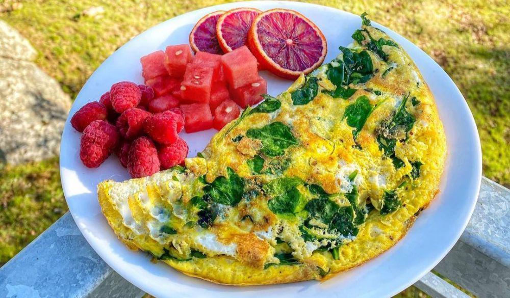 Resep Omelette Bayam Keju, Solusi Praktis untuk Sarapan