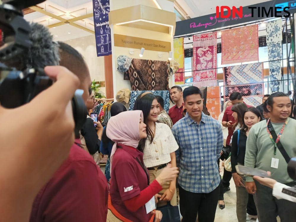 Kaesang dan Erina di Inacraft (IDN Times/Rachma Syifa Faiza Rachel)