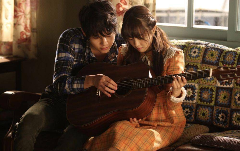Song Joong Ki dalam film A Werewolf Boy (IMDb.com)