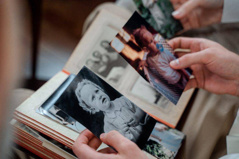 ilustrasi foto masa kecil (pexels.com/cottonbro studio)