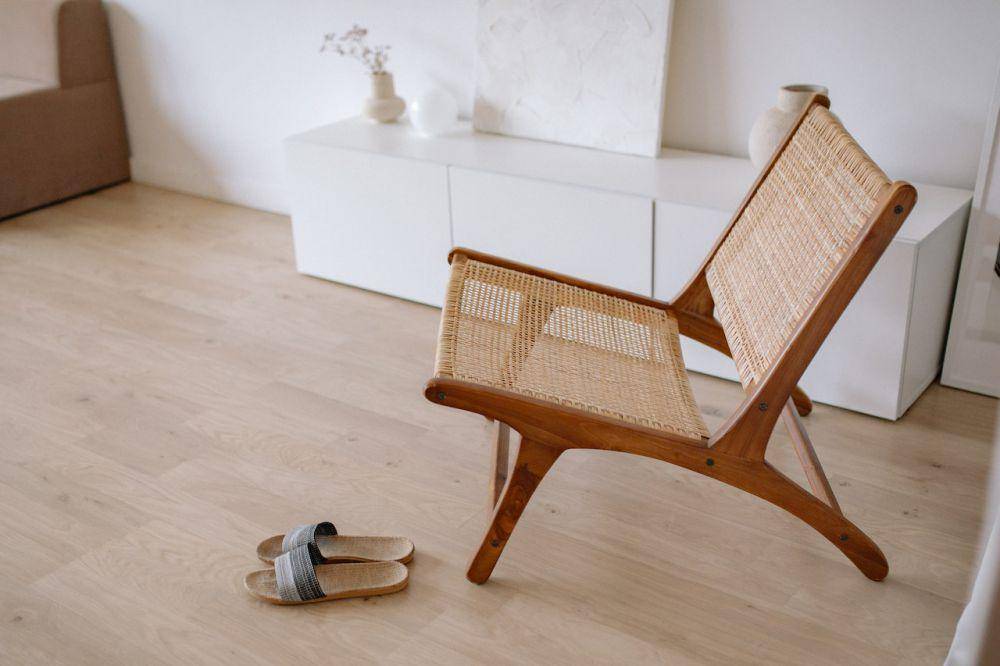 ilustrasi rumah minimalis mengandalkan furnitur yang nyaman (pexels.com/Yan Krukau)