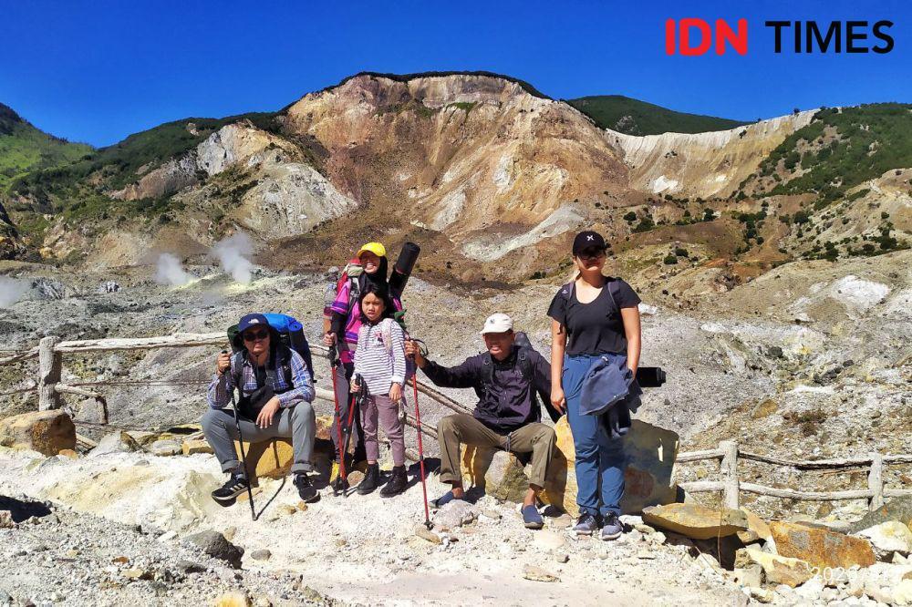 Cerita Pendakian Gunung Papandayan 2 Hari 1 Malam yang Ramah Keluarga