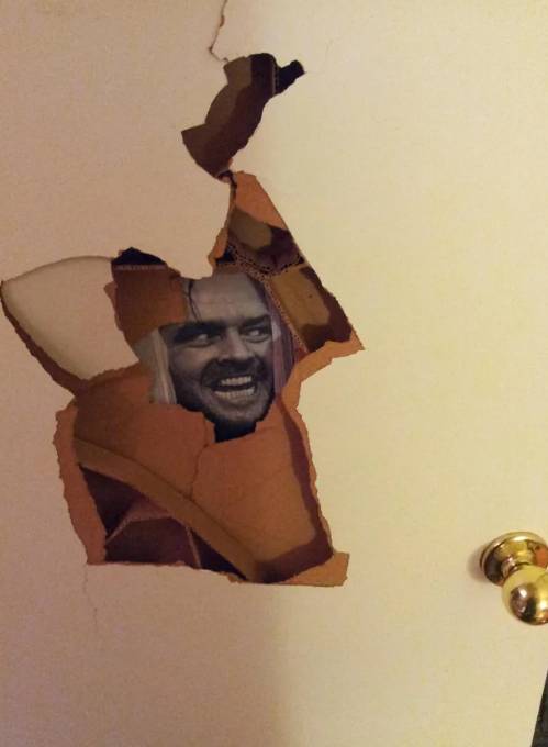 kreasi pintu dan dinding jebol (reddit.com/morrisontheway)