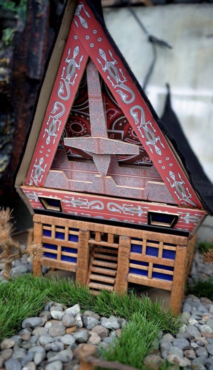 Roma Art Galery Medan hasilkan bermacam karya dari limbah kayu dan pelepah pisang (Dok. Prokopim Medan)