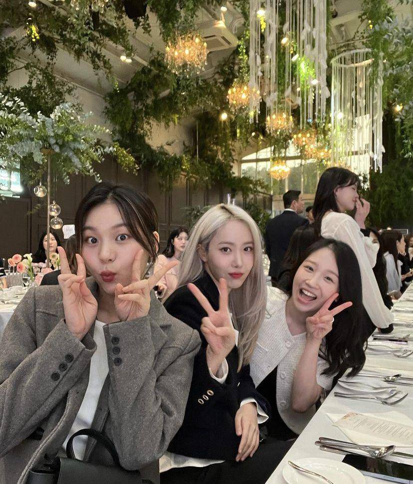 potret artis yang hadiri pernikahan Lee Suji dan Ko Hyoung Woo (Instagram.com/euna102794)
