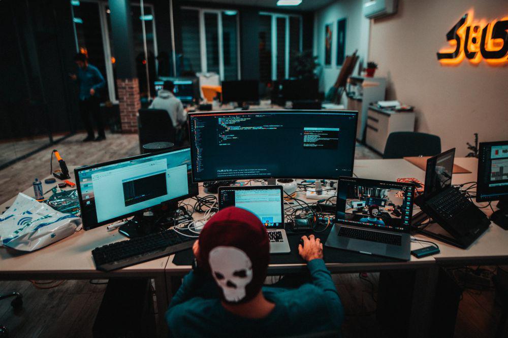 ilustrasi programing (unsplash.com/Arian Darvishi)