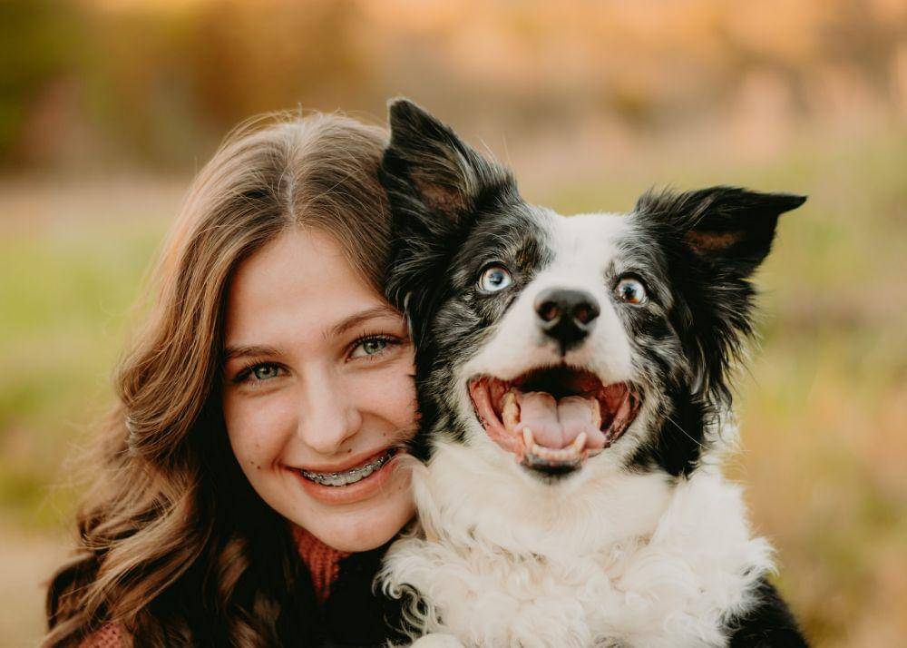 potret seekor anjing dan seorang manusia (unsplash.com/Bailey Burton)