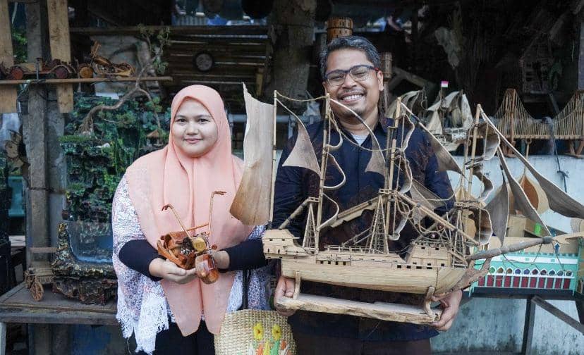 Roma Art Galery Berkarya dari Bahan Dasar Limbah Kayu