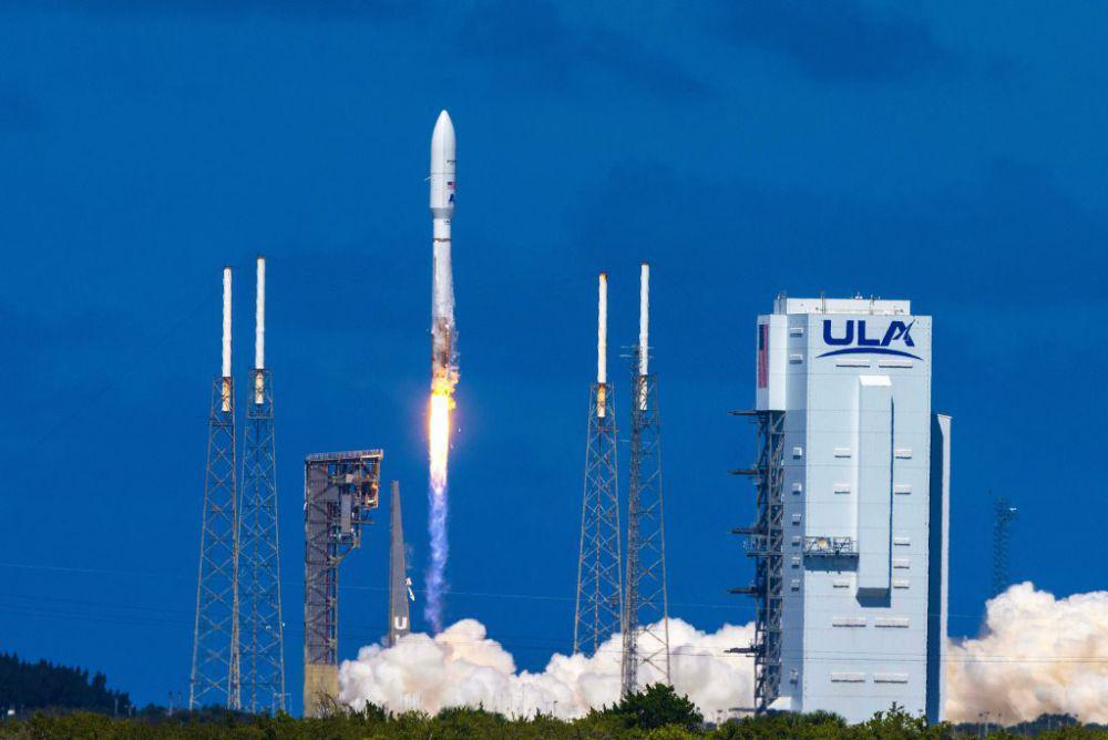 Saingi SpaceX, Amazon Luncurkan 2 Satelit Uji Layanan Internet