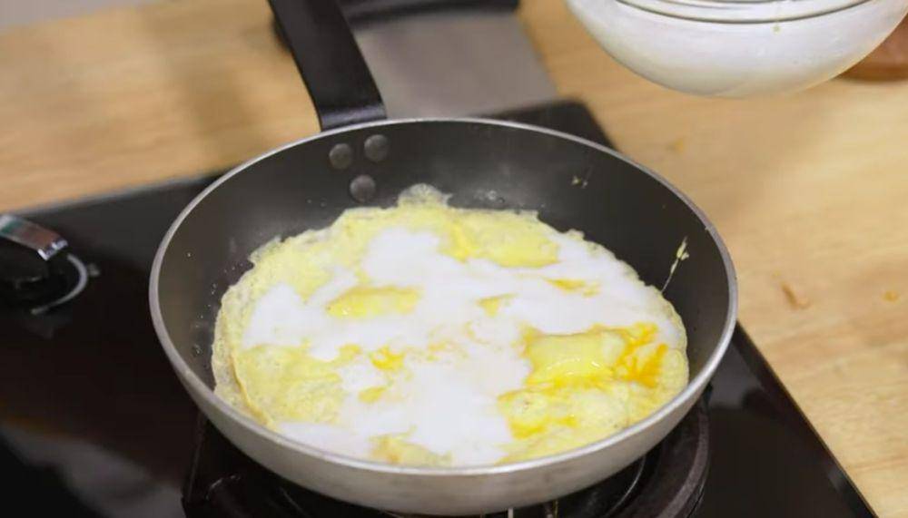 Memasak dadar aci (YouTube.com/Rudy dan Sahabat TV)