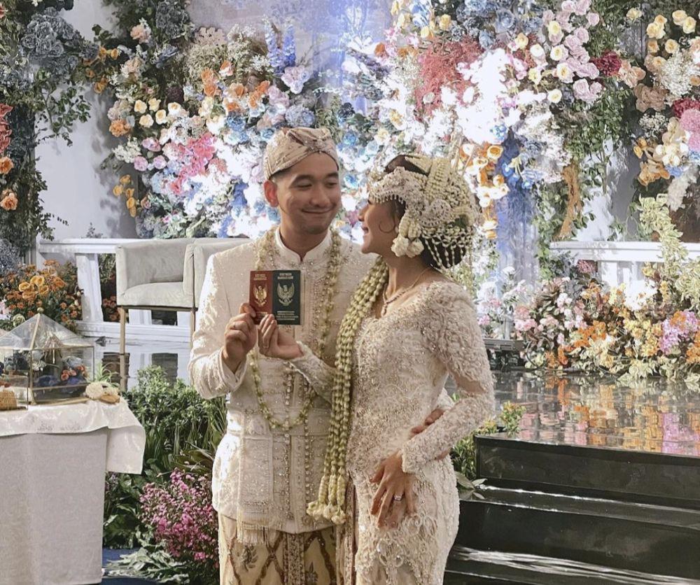 9 Dekorasi Pernikahan Adinda Thomas, Mewah Bertabur Bunga