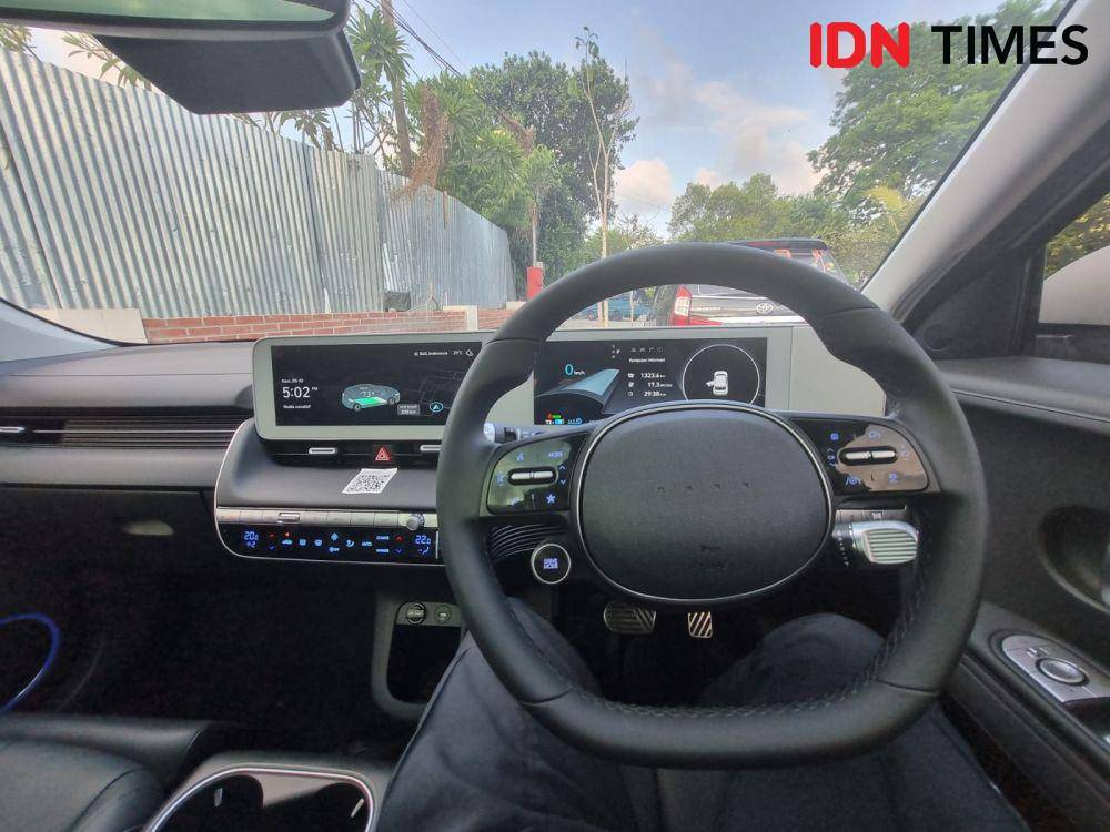 Dashboard Hyundai Ioniq 5 Bluelink (IDN Times/Ilman Nafi'an)