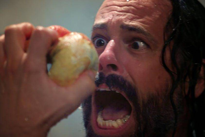 adegan dalam film Attack of the Killer Donuts (dok. Restless Nomad Films/Attack of the Killer Donuts)