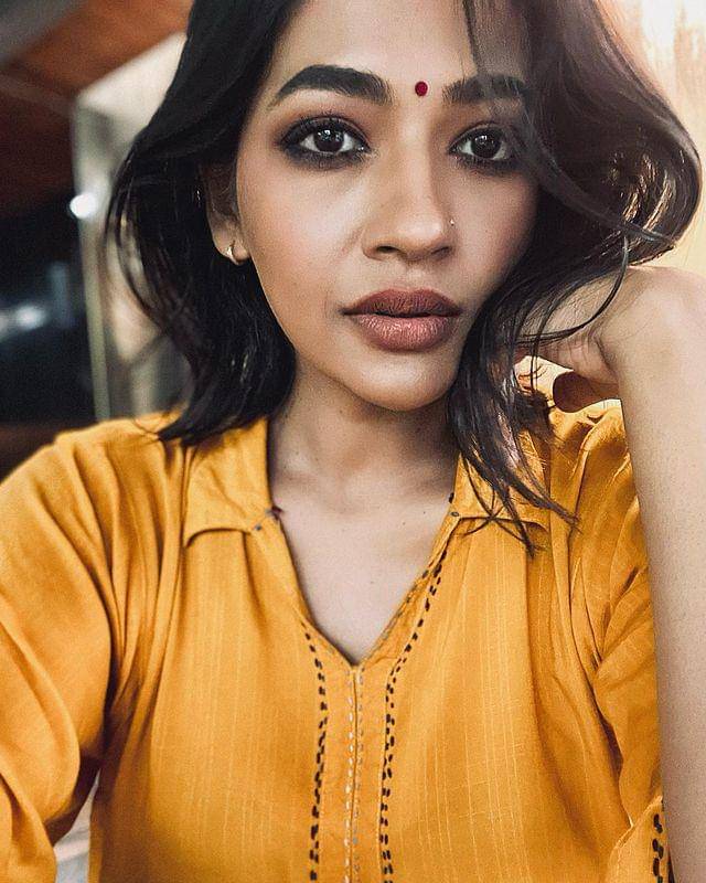 Azmeri Haque Badhon (instagram.com/badhon_hq)