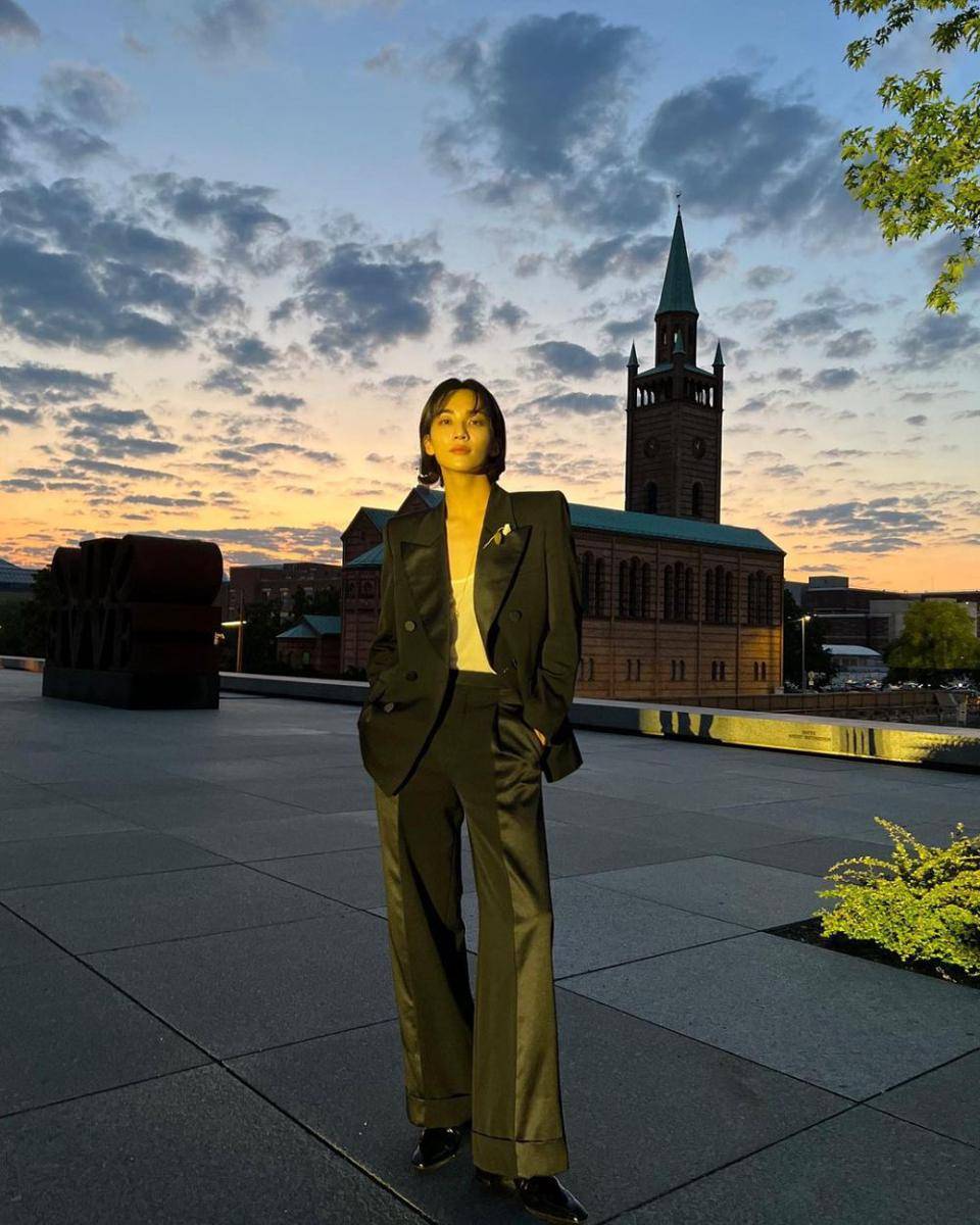 Jeonghan hadiri Saint Laurent SS24 Menswear Collection Presentation di Berlin (instagram.com/jeonghaniyoo_n)