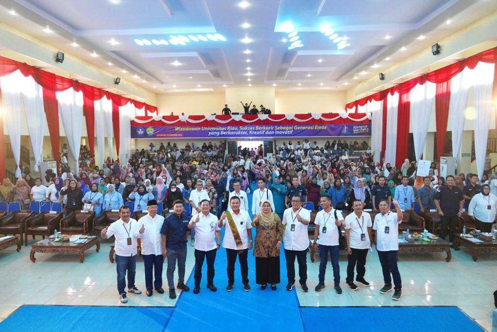 PNM menggandeng Komisi VI DPR RI untuk melakukan dialog interaktif kepada 500 ibu-ibu Nasabah Mekaar dan 100 Account Officer (AO) di Gedung PKM Universitas Riau, Pekanbaru, pada Sabtu (07/10) dini hari. (Dok. PNM)