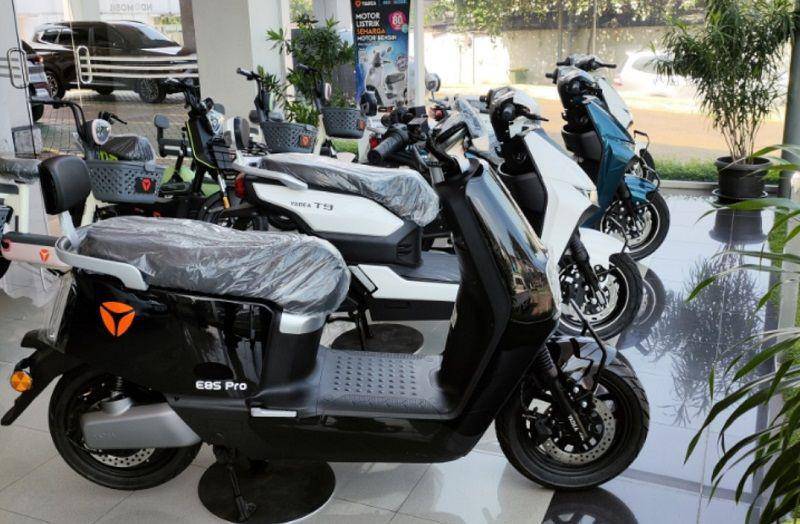Yadea E8S Pro (google.com/maps/Yadea Cinere)