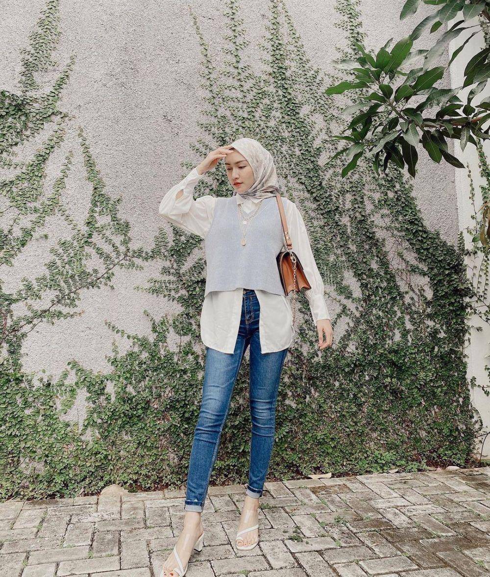 mix and match celana jeans ala Melody Prima (instagram.com/melodyprima)