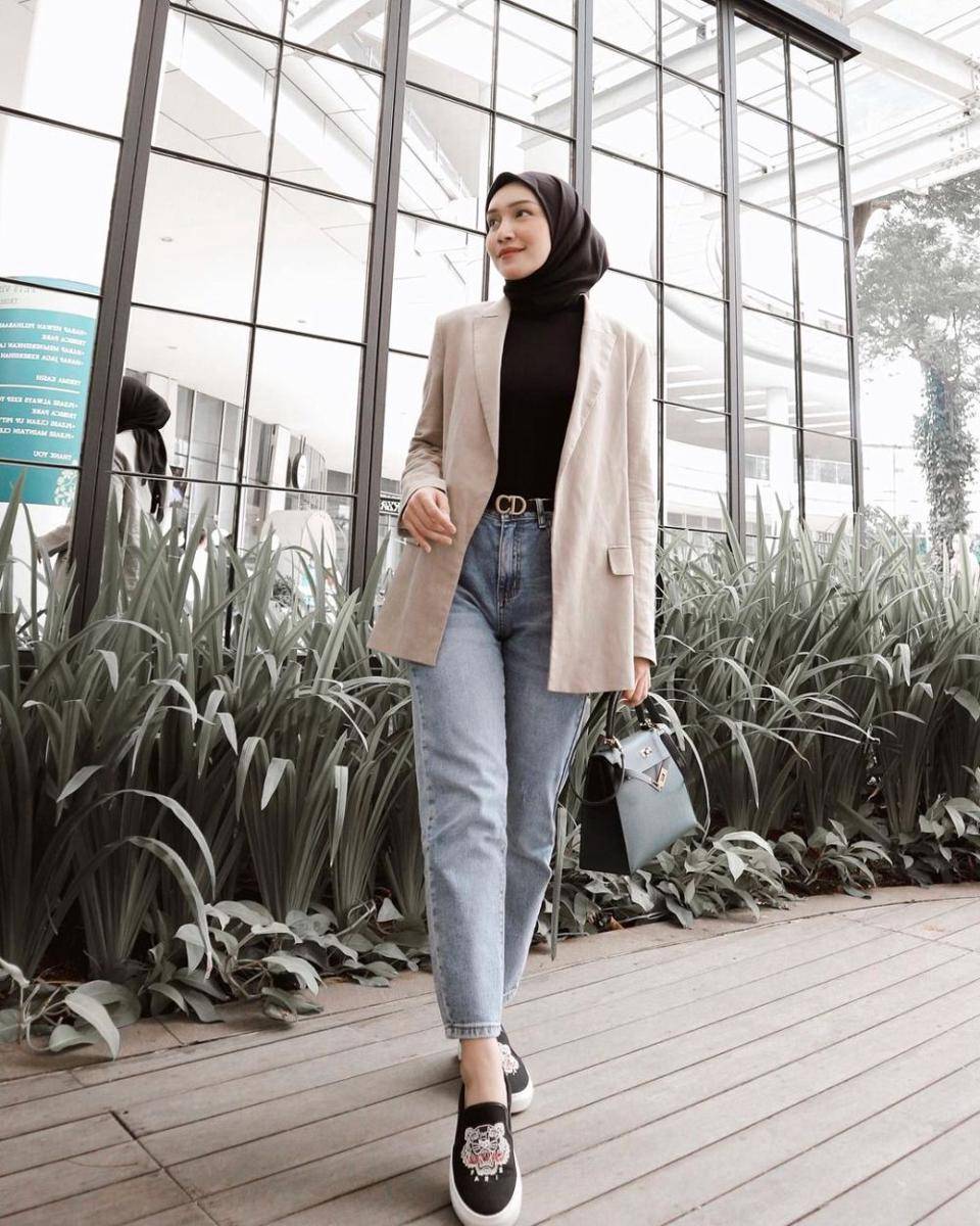 mix and match celana jeans ala Melody Prima (instagram.com/melodyprima)