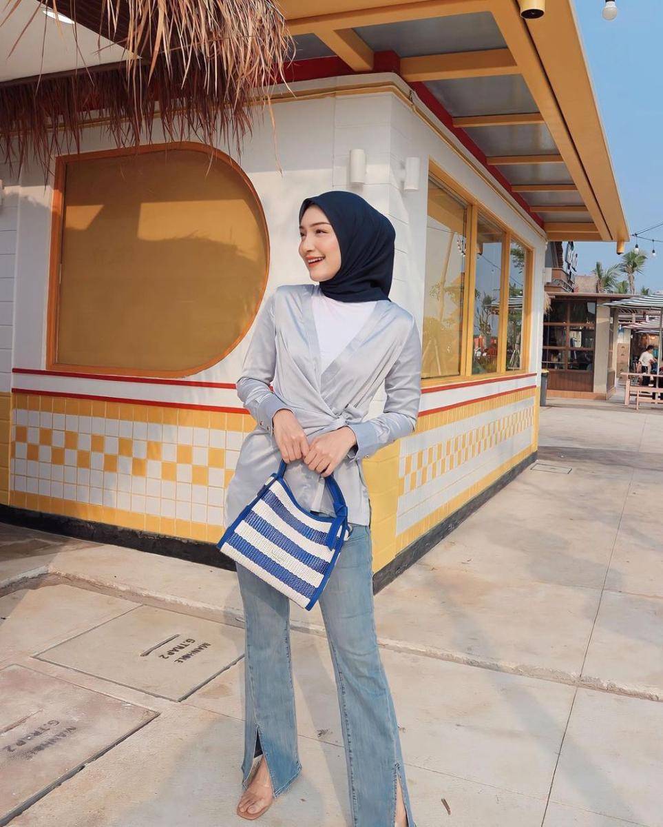 mix and match celana jeans ala Melody Prima (instagram.com/melodyprima)