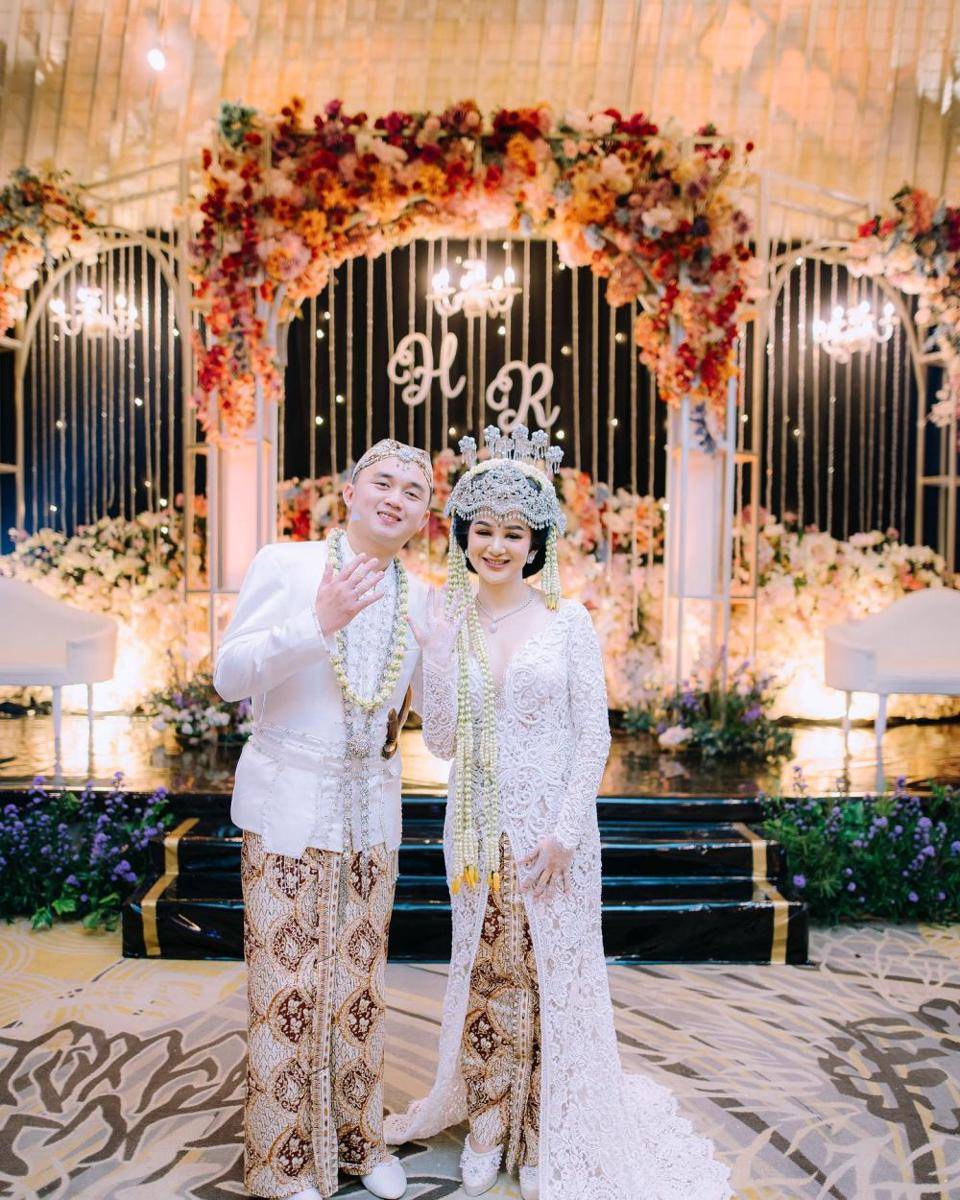 Hana Hanifah dan suami (Instagram.com/egha.makeup)