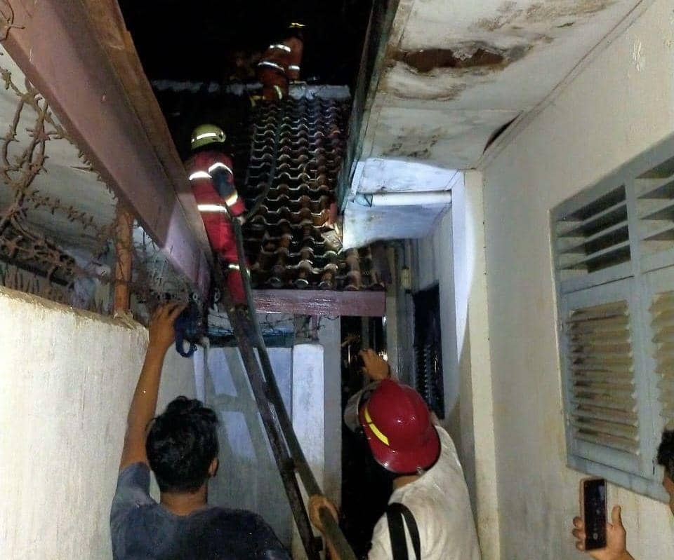 Kebakaran oleh ODGJ di Teluk Betung Selatan Bandar Lampung. (IDN Times/Istimewa)