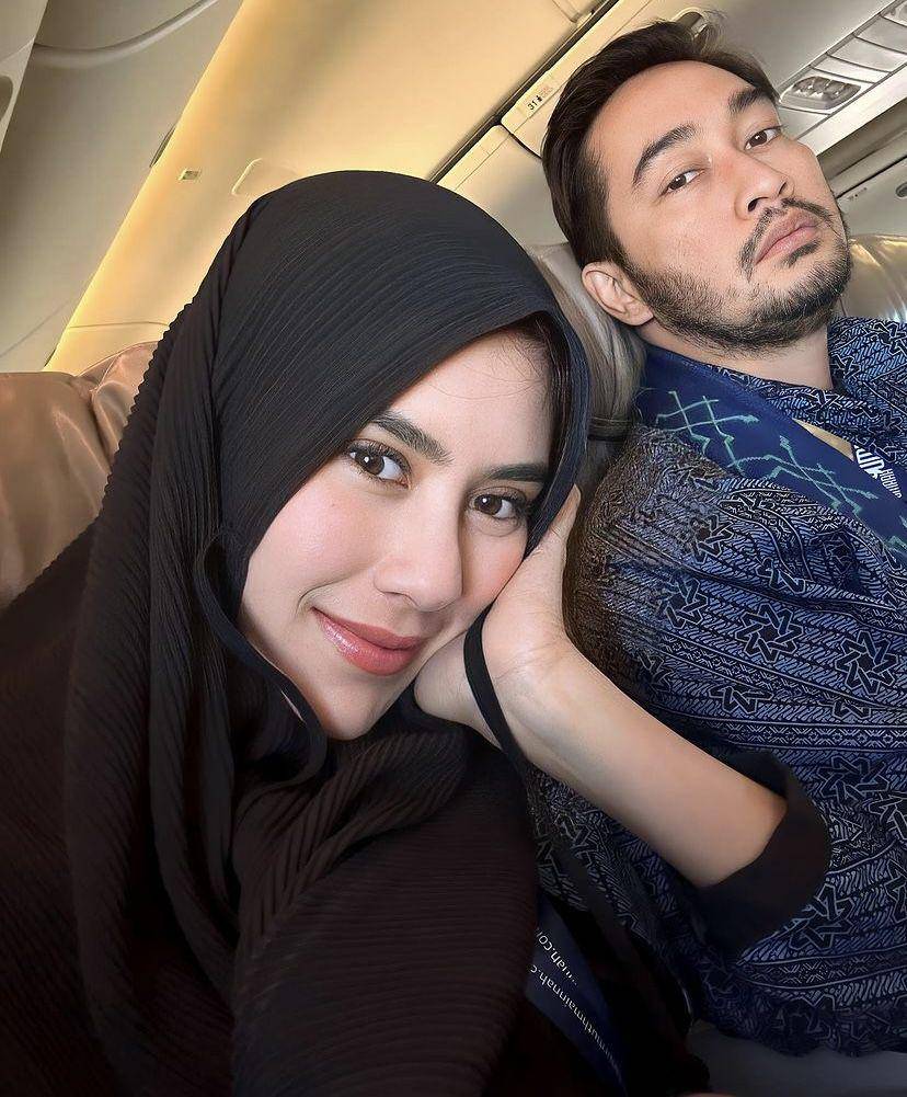 potret Syahnaz Sadiqah umrah bareng suami (Instagram.com/syahnazs)
