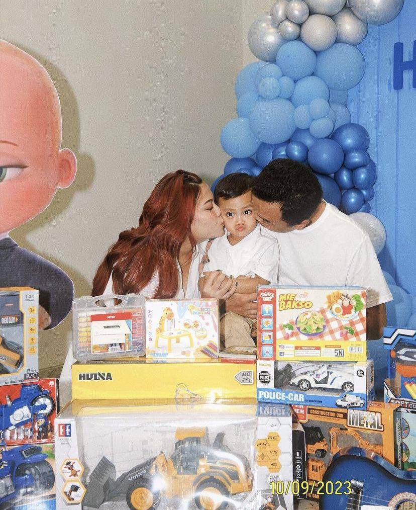 potret Hanum Mega rayakan ultah anak bareng mantan suami (Instagram.com/real.hanummega)