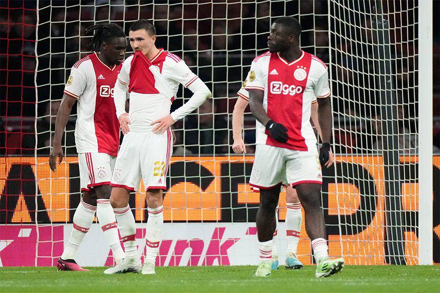 Ekspresi kekecewaan para pemain Ajax Amsterdam. (english.ajax.nl)